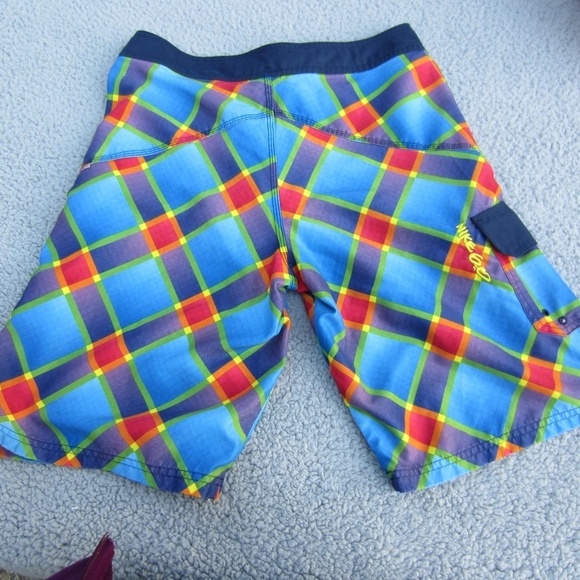 Nike 6.0 Board Shorts Men's 28  Black‎ BluePlaid Swim Trunks Pockets Beach Surf - Picture 1 of 13
